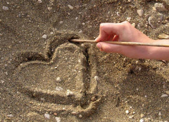 сердечко на песке